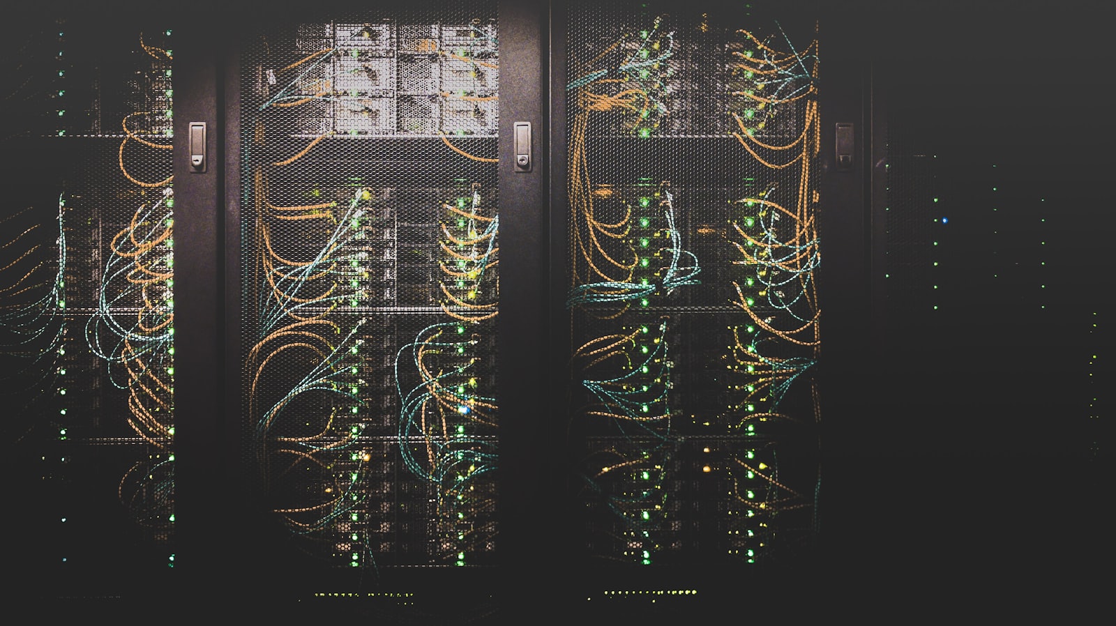 Netzwerk- und EDV-Verkabelung, Serverrack – Schmidt Elektrotechnik