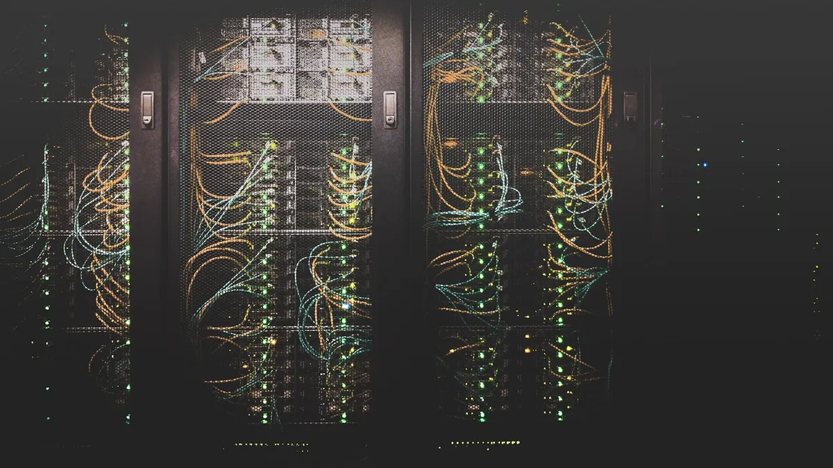 Netzwerkschränke mit Verkabelung